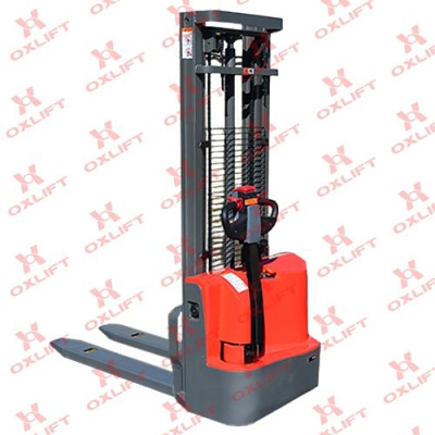 Самоходный штабелер AX 1610 OXLIFT 1600 мм 1000 кг